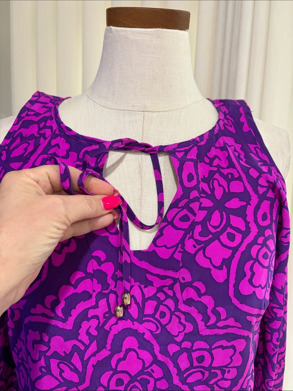 Alice & Trixie purple and Magenta Cold-Shoulder Tie-Neck 100% SILK Blouse XS - Picture 4 of 12